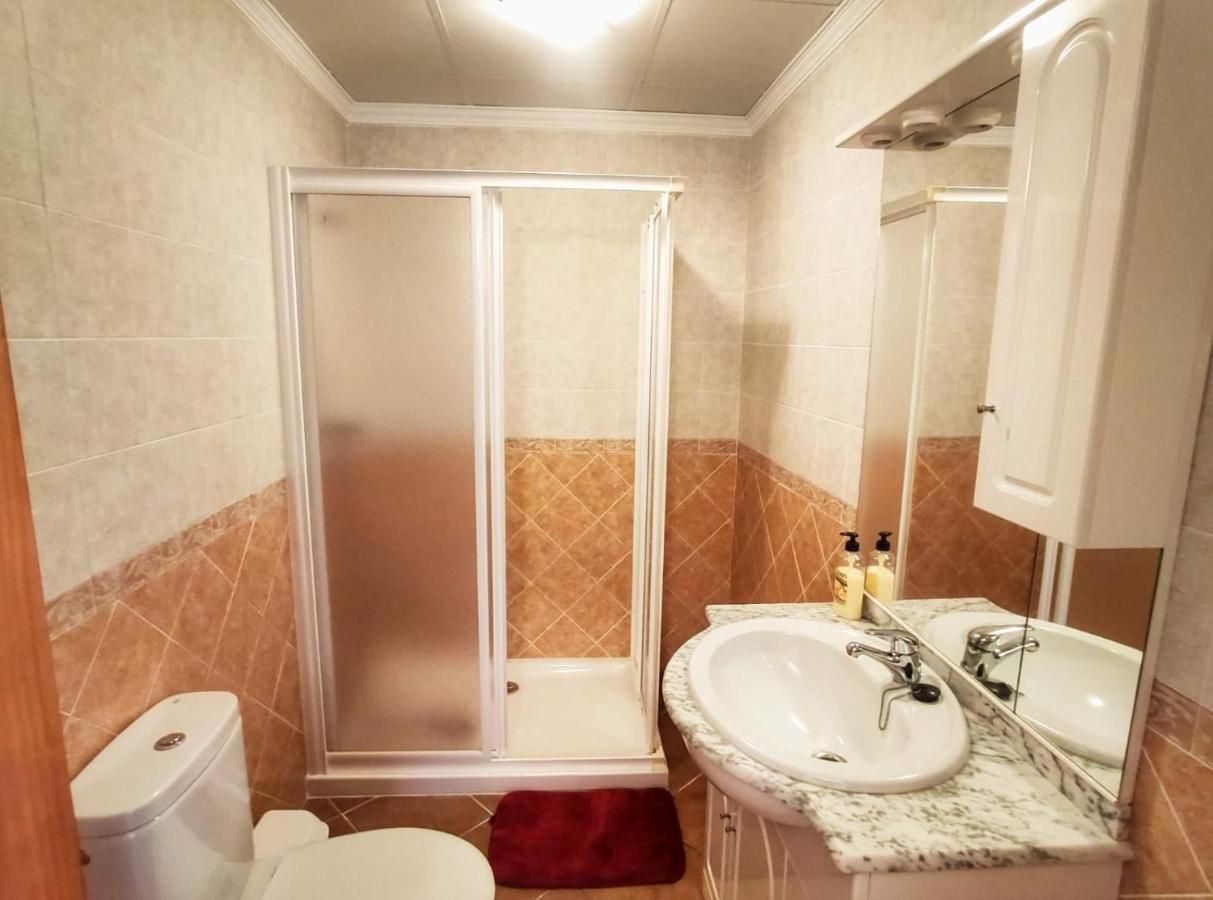 Casa Amplia Con Terraza En La Vinuela Villa Екстериор снимка
