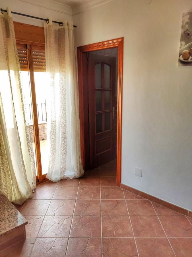 Casa Amplia Con Terraza En La Vinuela Villa Екстериор снимка
